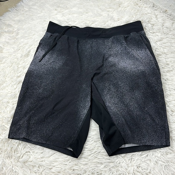 Men's Lululemon T.H.E. Short Linerless 9" Updated Ocean Spray Ice Grey Black - Picture 1 of 6